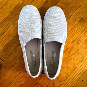 Women’s sketchers slip on